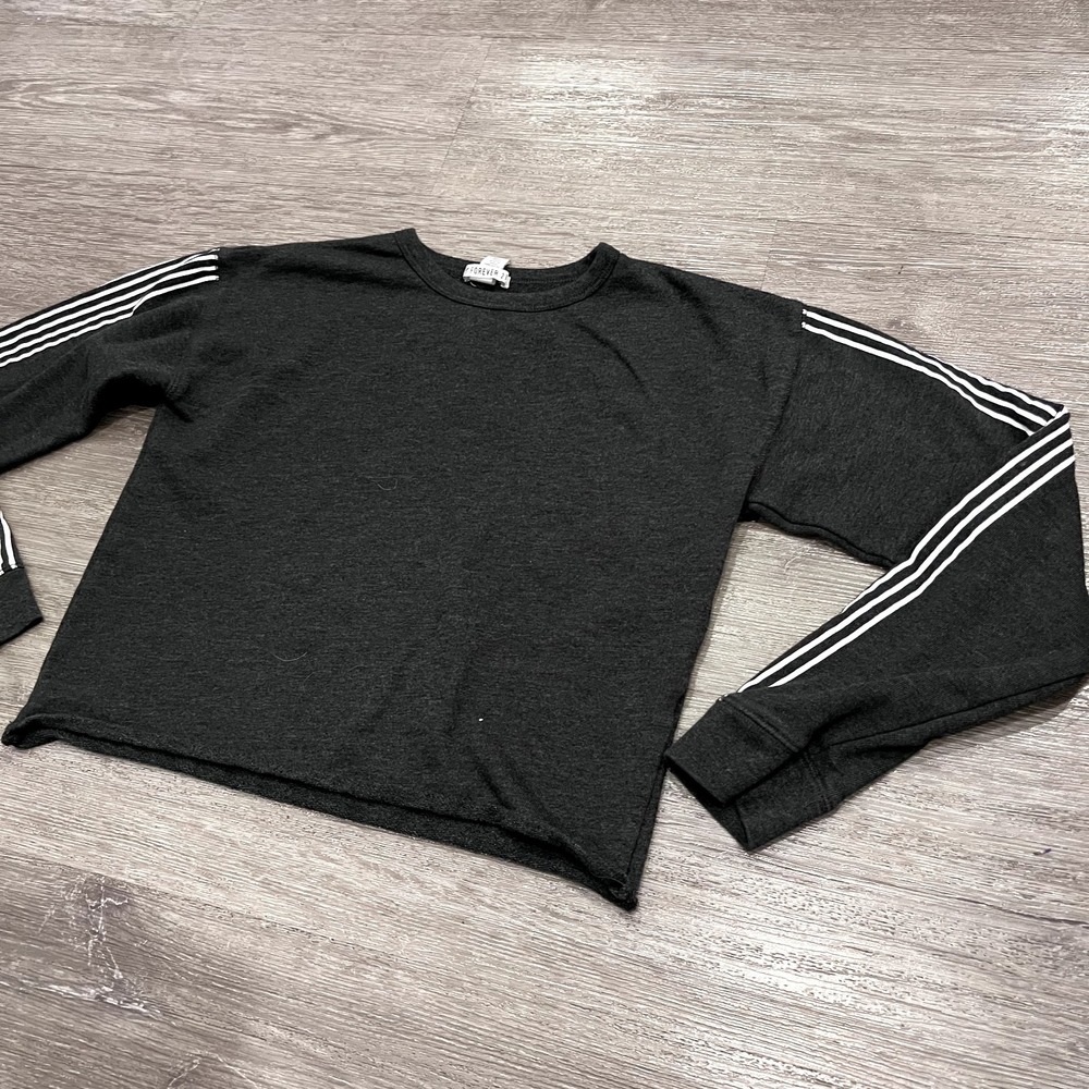 Forever 21‎ Shirt Women's Small Gray Long Sleeve Cropped Casual  Pullover - Picture 2 of 12